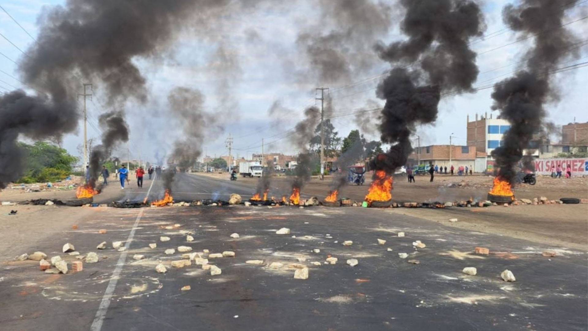 Peruanos convocan paro nacional el 19 de enero,  el norte se une a protestas