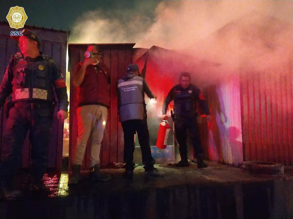 Policías capitalinos sofocan incendio en el Cetram Pantitlán 