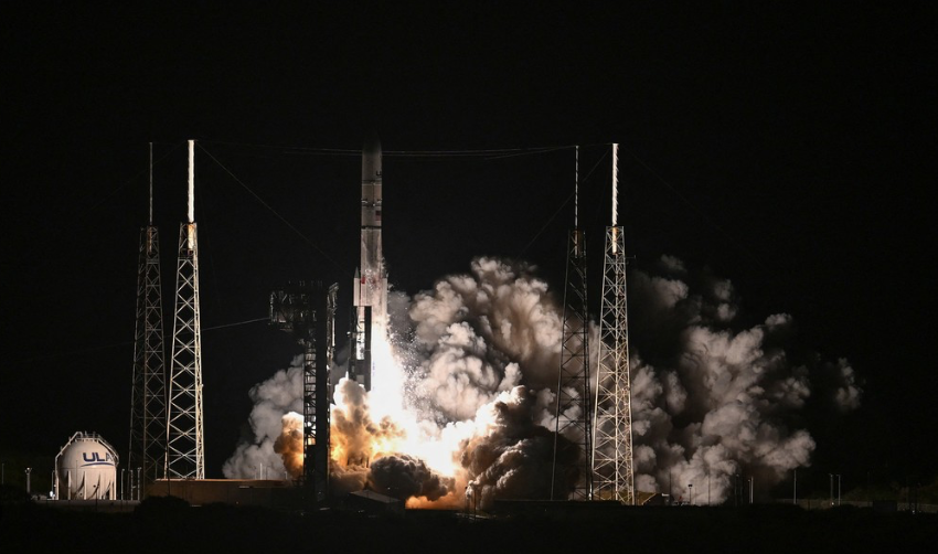 México lanza su primer misión lunar 