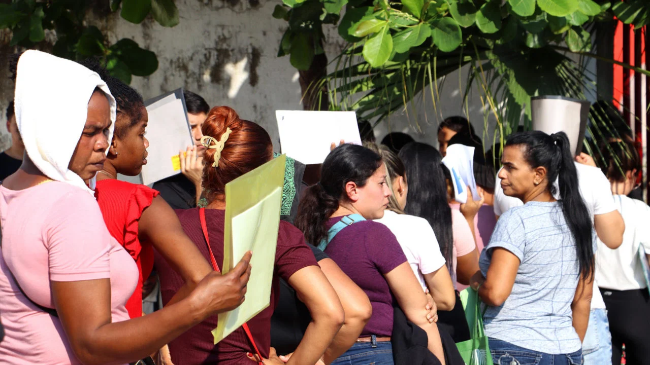 Trump autoriza redadas migratorias en escuelas, universidades e iglesias: Implicaciones y reacciones