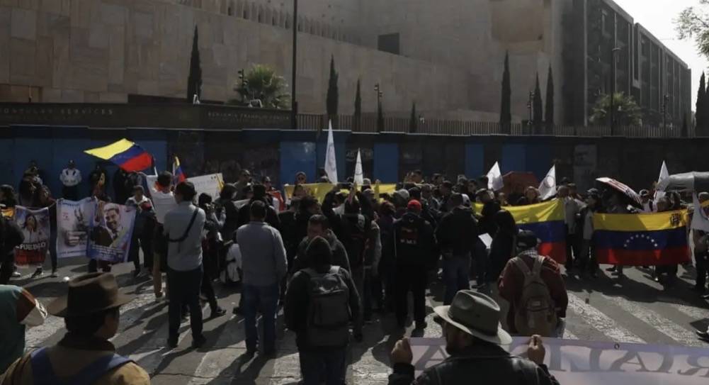 ONG y activistas llaman a boicot a productos y al Mundial 2026 durante protesta en CDMX