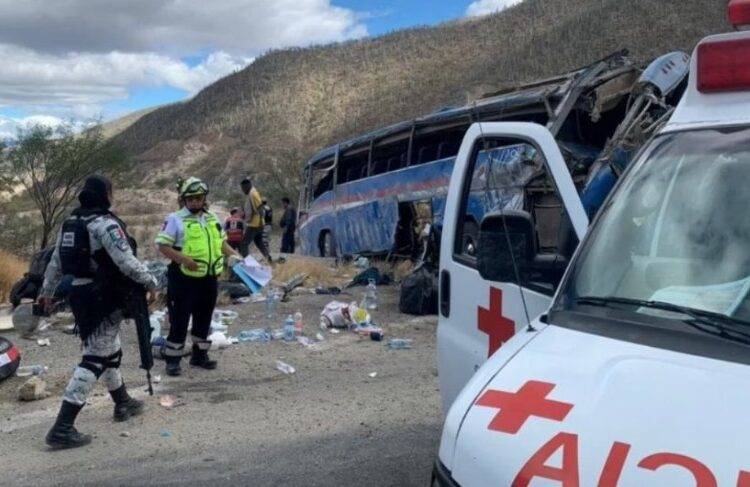 Accidente carretero en Puebla deja 17 muertos y varios heridos 