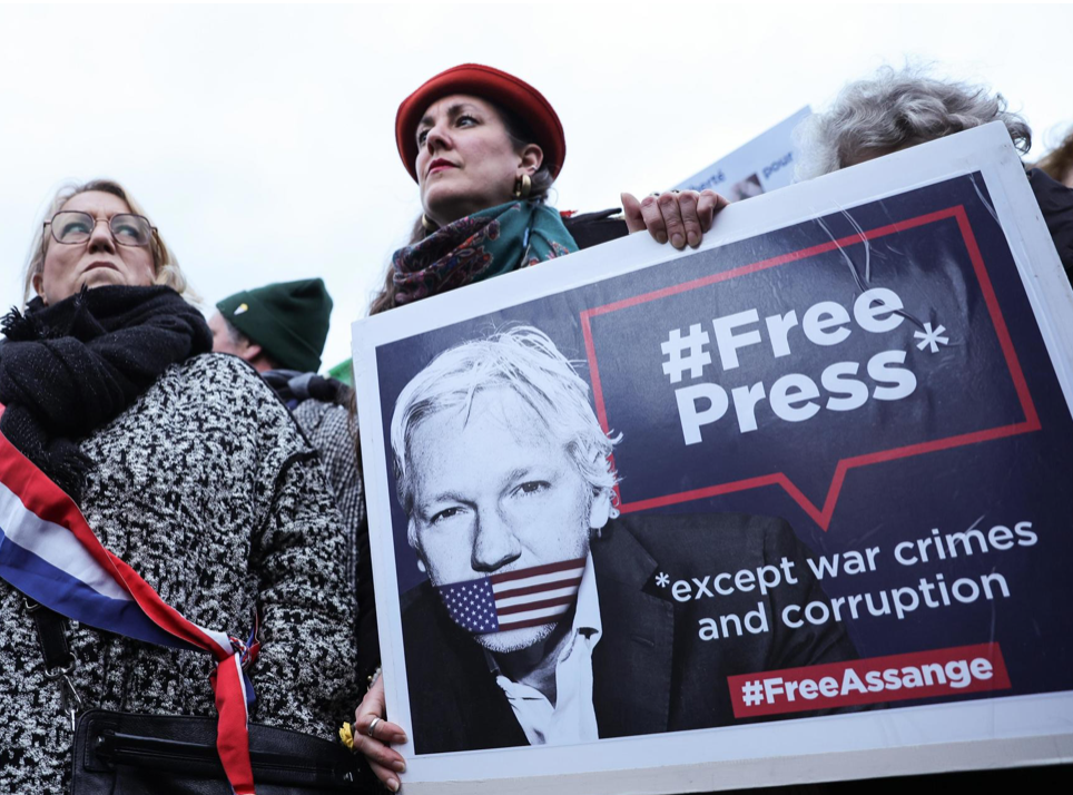 El Tribunal Superior de Londres posterga decisión crucial sobre la extradición de Julian Assange