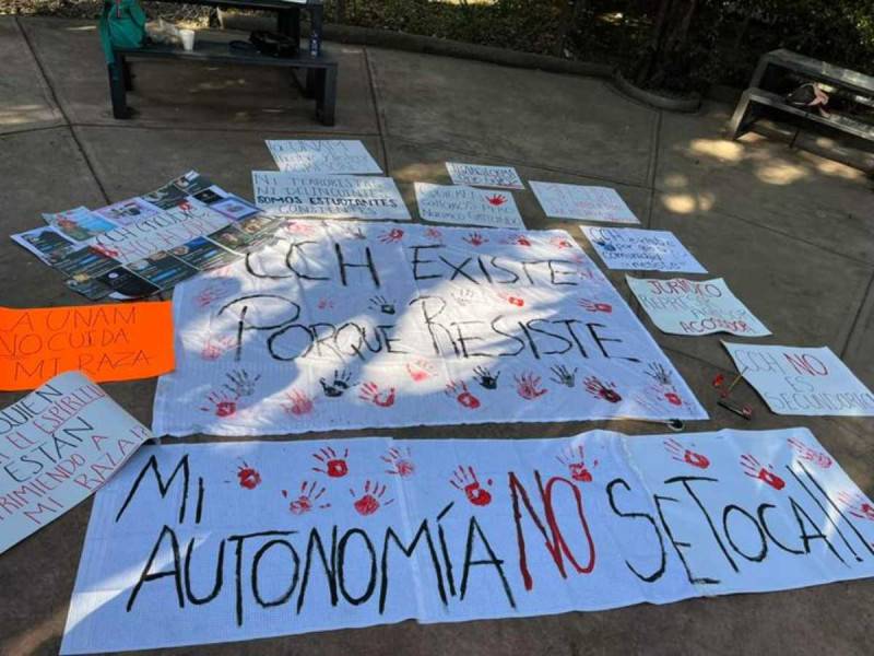 Alumnos del CCH Azcapotzalco denuncian acoso sexual y realizan bloqueos en CDMX