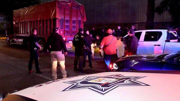 Rescatan a 123 migrantes hacinados en camión de carga en Ecatepec