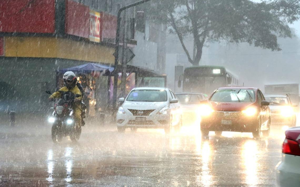 Lluvias en Ciudad de México generan caos 