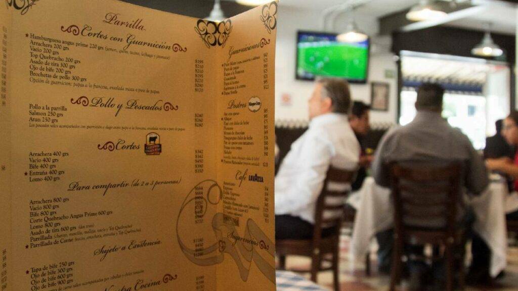 CDMX: Restaurantes deberán exhibir menú y precios en la entrada