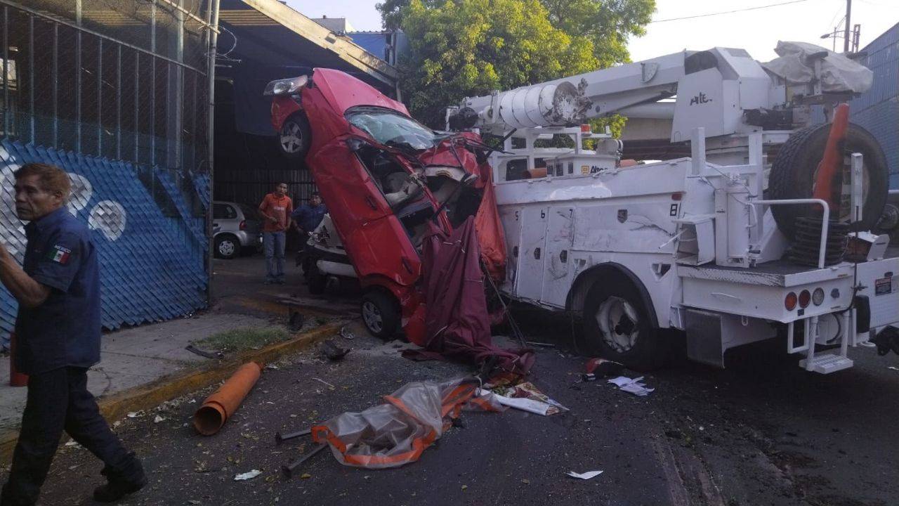 Muere joven de 16 años tras ser arrollado por grúa de CFE en Iztapalapa 