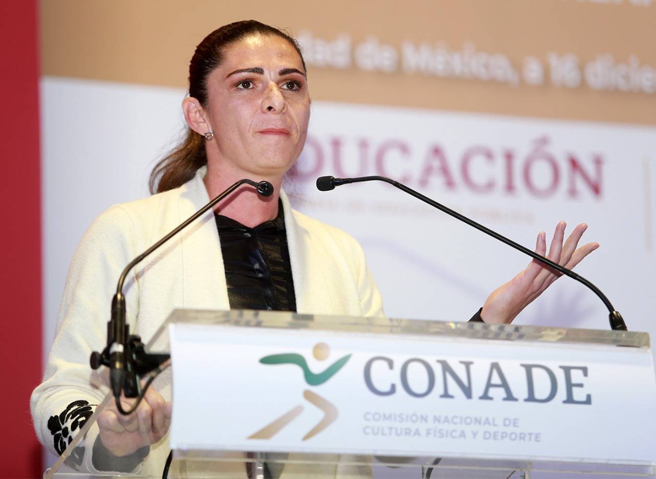  Ana Gabriela Guevara se lanza contra equipo de Natación Artística