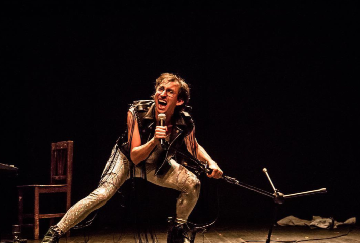 “Now Playing” la obra de teatro que refleja la vida Millenial a través de la música