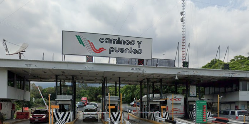 Profesores se manifiestan en la México- Querétaro debido a descuentos salariales 