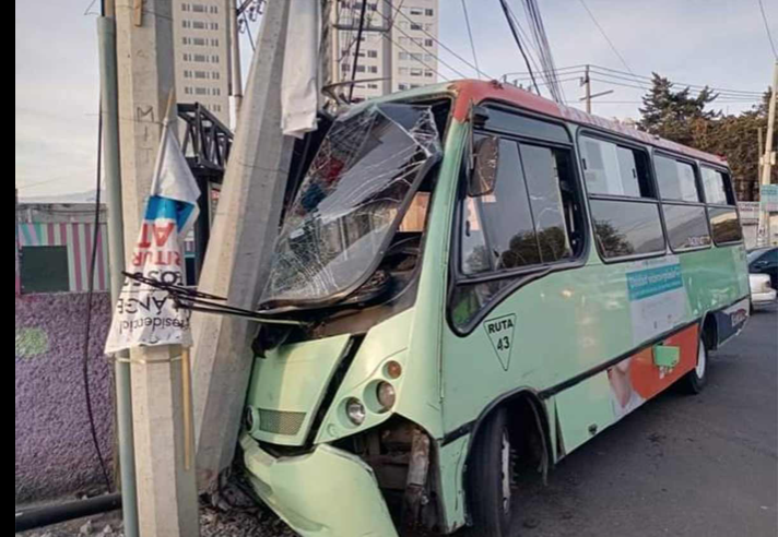 Grave accidente de microbús en Álvaro Obregón deja 18 heridos