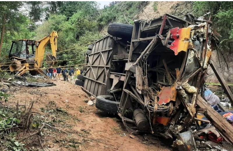 Accidente en Oaxaca deja al menos a 27 personas sin vida 