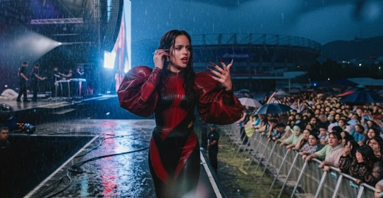Rosalía interrumpe su concierto en Guadalajara debido a una fuerte tormenta