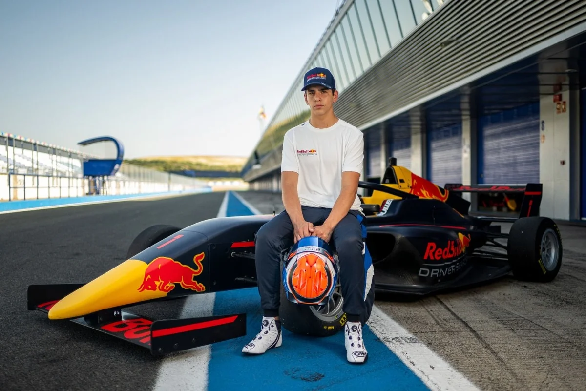 Ernesto Rivera, el joven mexicano que se une al programa de pilotos de Red Bull