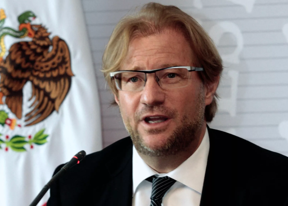 Detienen en Israel a escritor y ex diplomático mexicano Andrés Roemer