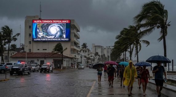 La tormenta tropical Vance mantiene en alerta a varios estados por las lluvias