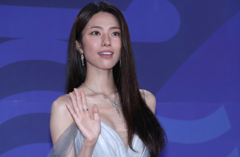 Ha Young enfrenta nuevas consecuencias tras la polémica familiar: aplazan su próximo drama