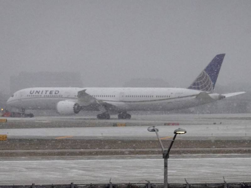 Aeropuertos de EEUU en crisis por la tormenta invernal 
