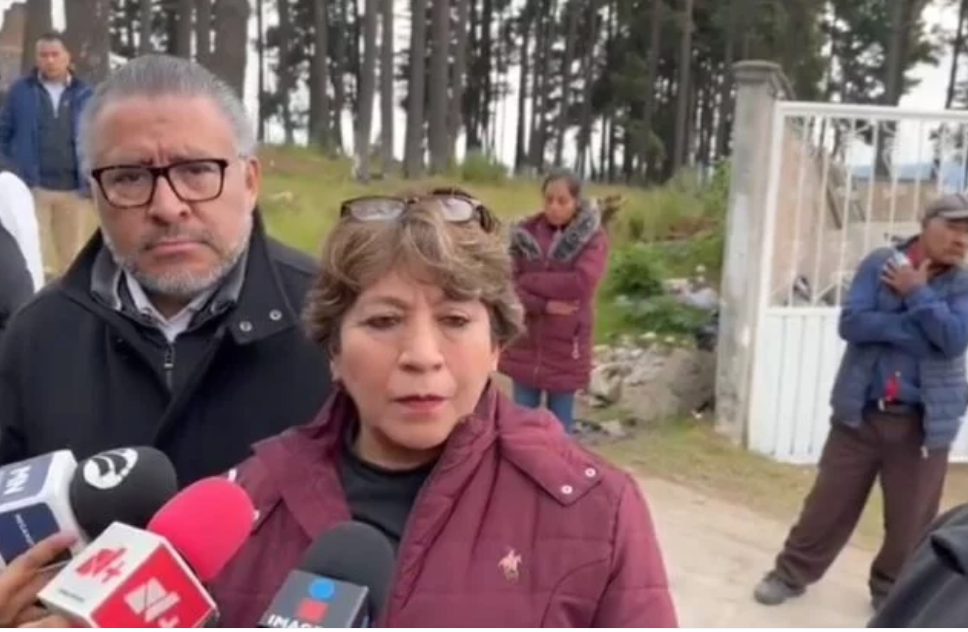Delfina Gómez atiende a pobladores de Texcaltitlán
